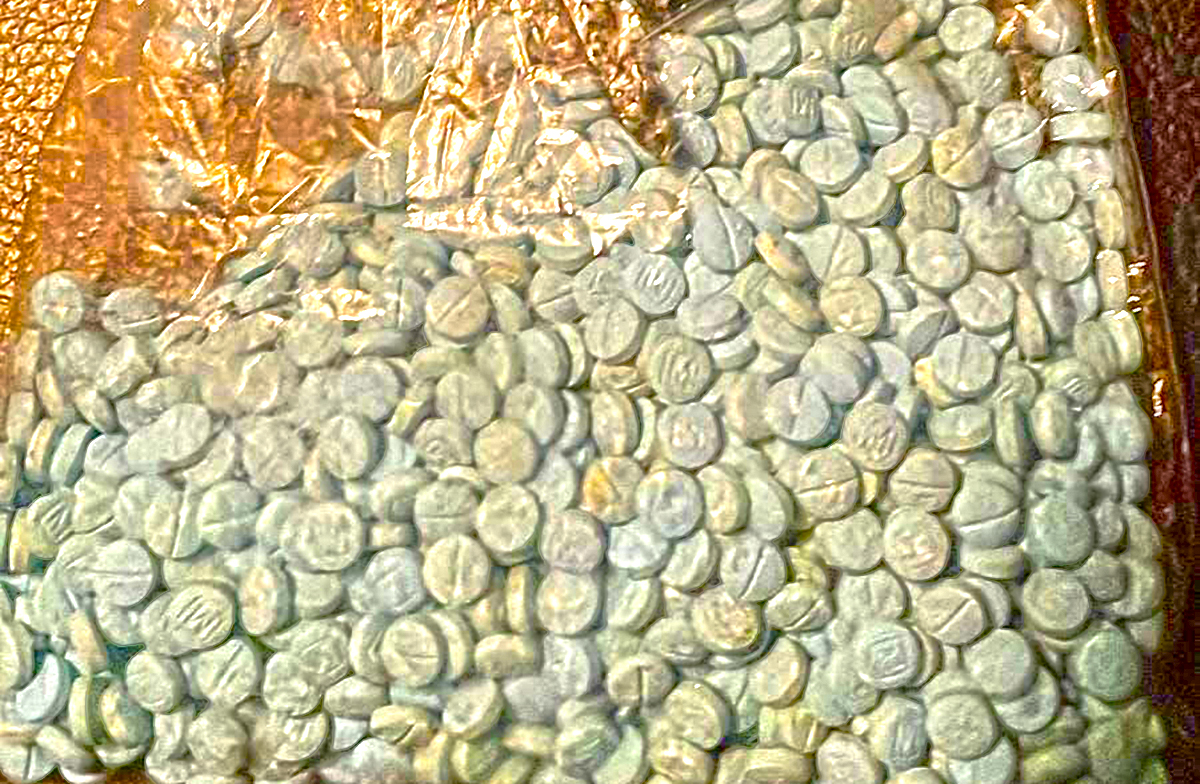 One thousand 550 Fentanyl pills and a Magnum .357 seized by Mexicali PD ...